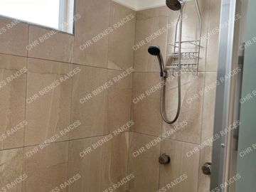 VENDO CASA EN VILLAS DE BERNALEJO, IRAPUATO, GUANAJUATO
