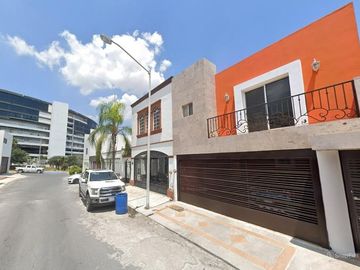 CASA EN VENTA EN COL. CUMBRES ELITE 4TO SECCTOR, MONTERREY.