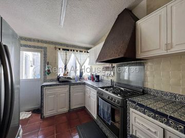 Alamos 2a Sec. Casa en Venta, Precio Competitivo, Lista para disfrutar o renovar, Una sola planta, 3 rec. Alberca, Amplios jardines