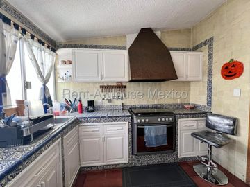 Alamos 2a Sec. Casa en Venta, Precio Competitivo, Lista para disfrutar o renovar, Una sola planta, 3 rec. Alberca, Amplios jardines