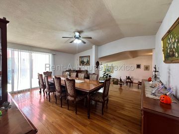 Alamos 2a Sec. Casa en Venta, Precio Competitivo, Lista para disfrutar o renovar, Una sola planta, 3 rec. Alberca, Amplios jardines