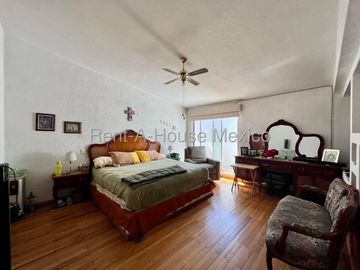 Alamos 2a Sec. Casa en Venta, Precio Competitivo, Lista para disfrutar o renovar, Una sola planta, 3 rec. Alberca, Amplios jardines