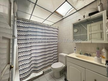 Alamos 2a Sec. Casa en Venta, Precio Competitivo, Lista para disfrutar o renovar, Una sola planta, 3 rec. Alberca, Amplios jardines
