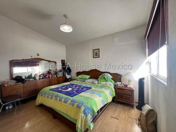 Alamos 2a Sec. Casa en Venta, Precio Competitivo, Lista para disfrutar o renovar, Una sola planta, 3 rec. Alberca, Amplios jardines
