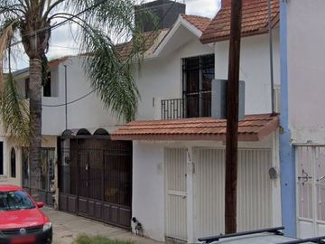 DINASTIA NO.436, REAL PROVIDENCIA, LEON, GUANAJUATO.  Bonita casa en venta, EXCELENTE OPORTUNIDAD de formar un patrimonio