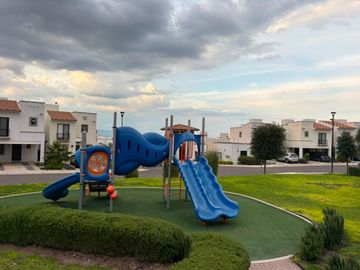 SE RENTA CASA AMUEBLADA EN PROVENZA RESIDENCIAL, QUERÉTARO