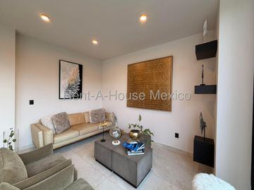 Altozano, Exclusiva casa en Venta, 233m2, Amplio jardín, 3 recámaras c/u con baño, Sala TV, vista a la reserva