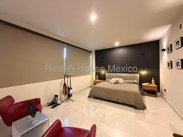 Altozano, Exclusiva casa en Venta, 233m2, Amplio jardín, 3 recámaras c/u con baño, Sala TV, vista a la reserva
