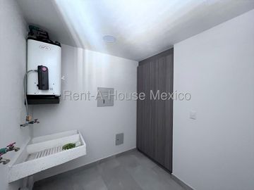 En Venta Pent House de lujo, 2 pisos, 3 recámaras c/u con baño, Terraza con pérgola y Jacuzzi, Alberca, asadores, salón de eventos, gimnasio y mas.