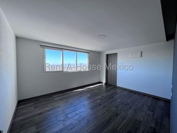 En Venta Pent House de lujo, 2 pisos, 3 recámaras c/u con baño, Terraza con pérgola y Jacuzzi, Alberca, asadores, salón de eventos, gimnasio y mas.