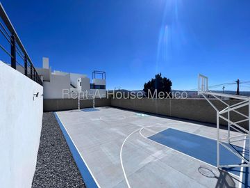 En Venta Pent House de lujo, 2 pisos, 3 recámaras c/u con baño, Terraza con pérgola y Jacuzzi, Alberca, asadores, salón de eventos, gimnasio y mas.