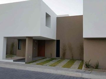 CUMBRES DEL LAGO JURIQUILLA, EXCELENTE CASA EN RENTA EN PROVADA AMENIDADES 3 RECÁMARAS, JARDÍN, CUARTO DE SERVICIO