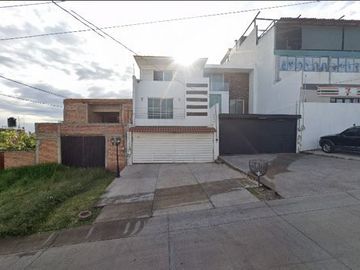 VENTA DE CASA EN TLAQUEPAQUE