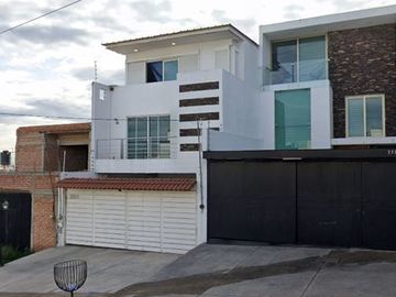VENTA DE CASA EN TLAQUEPAQUE
