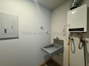 Departamento en venta con 2 Hab, 2 Baños en Constituyentes, Queretaro, Mexico.