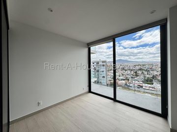 Departamento en venta con 2 Hab, 2 Baños en Constituyentes, Queretaro, Mexico.