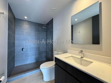 Departamento en venta con 2 Hab, 2 Baños en Constituyentes, Queretaro, Mexico.