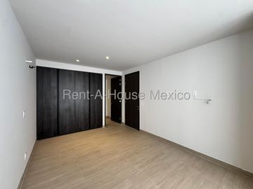 Departamento en venta con 2 Hab, 2 Baños en Constituyentes, Queretaro, Mexico.