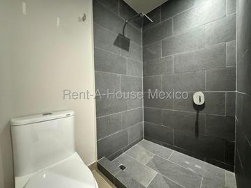 Departamento en venta con 2 Hab, 2 Baños en Constituyentes, Queretaro, Mexico.