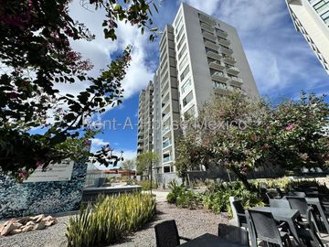 Departamento en venta con 2 Hab, 2 Baños en Constituyentes, Queretaro, Mexico.