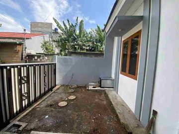 BISMILLAH JUAL CEPAT RUMAH SATU SETENGAH LANTAI SIAP HUNI DI PENINGGILAN CILEDUG