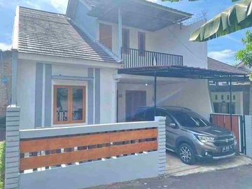 BISMILLAH JUAL CEPAT RUMAH SATU SETENGAH LANTAI SIAP HUNI DI PENINGGILAN CILEDUG