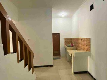 BISMILLAH JUAL CEPAT RUMAH SATU SETENGAH LANTAI SIAP HUNI DI PENINGGILAN CILEDUG