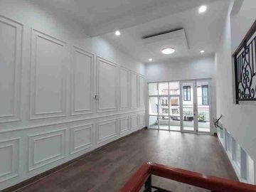 Rumah mewah modern di jagakarsa