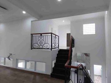 Rumah mewah modern di jagakarsa