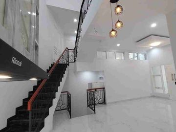 Rumah mewah modern di jagakarsa