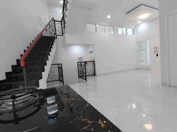 Rumah mewah modern di jagakarsa