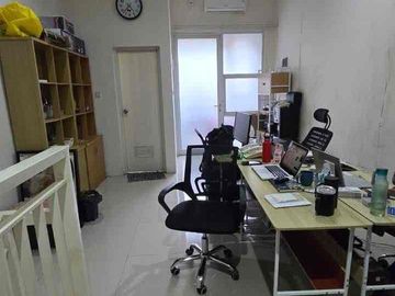 Ruko kantor, berlokasi sangat strategis di Ciracas, Jakarta Timur