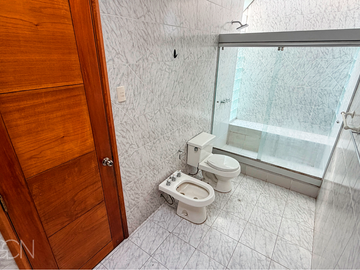 🏡 Casa en Venta en La Molina | 461 m² de Terreno | 3 Dormitorios | 2 Cocheras | US$690,000
