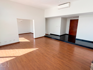 🏡 Casa en Venta en La Molina | 461 m² de Terreno | 3 Dormitorios | 2 Cocheras | US$690,000