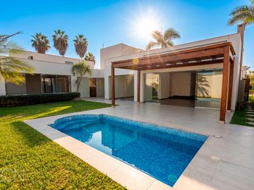 🏡 Casa en Venta en La Molina | 461 m² de Terreno | 3 Dormitorios | 2 Cocheras | US$690,000