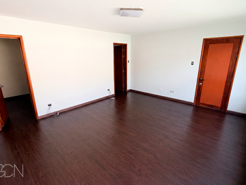 🏡 Casa en Venta en La Molina | 461 m² de Terreno | 3 Dormitorios | 2 Cocheras | US$690,000