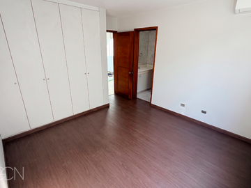 🏡 Casa en Venta en La Molina | 461 m² de Terreno | 3 Dormitorios | 2 Cocheras | US$690,000