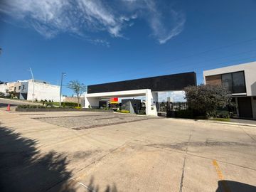Casa en Renta, Capital Norte Coto SIVEC con 3 Recamaras más cuarto de Estudio PB