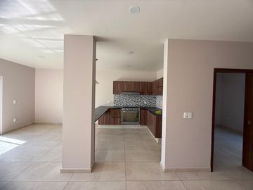 Casa en Renta, Capital Norte Coto SIVEC con 3 Recamaras más cuarto de Estudio PB