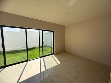 Casa en Renta, Capital Norte Coto SIVEC con 3 Recamaras más cuarto de Estudio PB