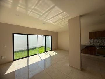 Casa en Renta, Capital Norte Coto SIVEC con 3 Recamaras más cuarto de Estudio PB