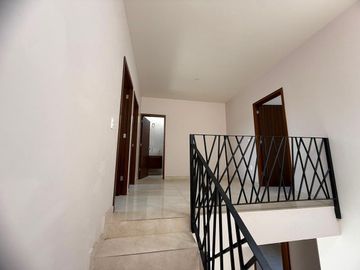 Casa en Renta, Capital Norte Coto SIVEC con 3 Recamaras más cuarto de Estudio PB