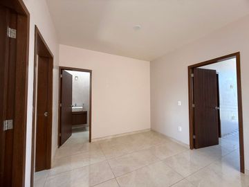 Casa en Renta, Capital Norte Coto SIVEC con 3 Recamaras más cuarto de Estudio PB