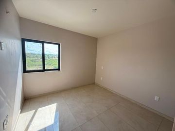 Casa en Renta, Capital Norte Coto SIVEC con 3 Recamaras más cuarto de Estudio PB