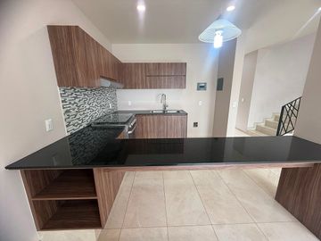 Casa en Renta, Capital Norte Coto SIVEC con 3 Recamaras más cuarto de Estudio PB