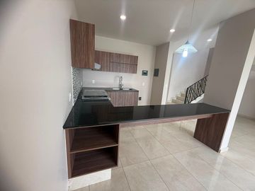 Casa en Renta, Capital Norte Coto SIVEC con 3 Recamaras más cuarto de Estudio PB