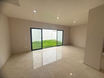 Casa en Renta, Capital Norte Coto SIVEC con 3 Recamaras más cuarto de Estudio PB