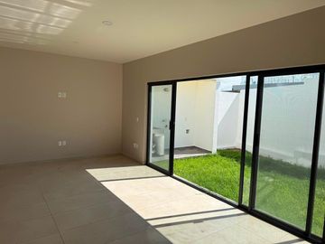 Casa en Renta, Capital Norte Coto SIVEC con 3 Recamaras más cuarto de Estudio PB