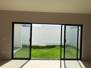Casa en Renta, Capital Norte Coto SIVEC con 3 Recamaras más cuarto de Estudio PB
