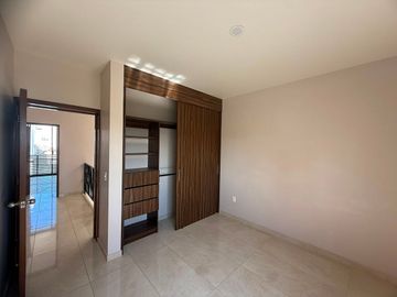 Casa en Renta, Capital Norte Coto SIVEC con 3 Recamaras más cuarto de Estudio PB